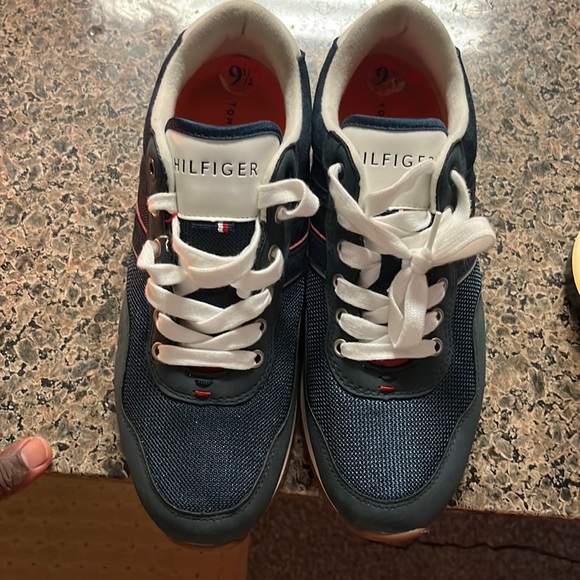 Size 9 1/2 Tommy Hilfiger Sneakers - Picture 1 of 5